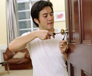 Hollywood Emergency Locksmith Hollywood, FL 954-283-1778 - changing-locks